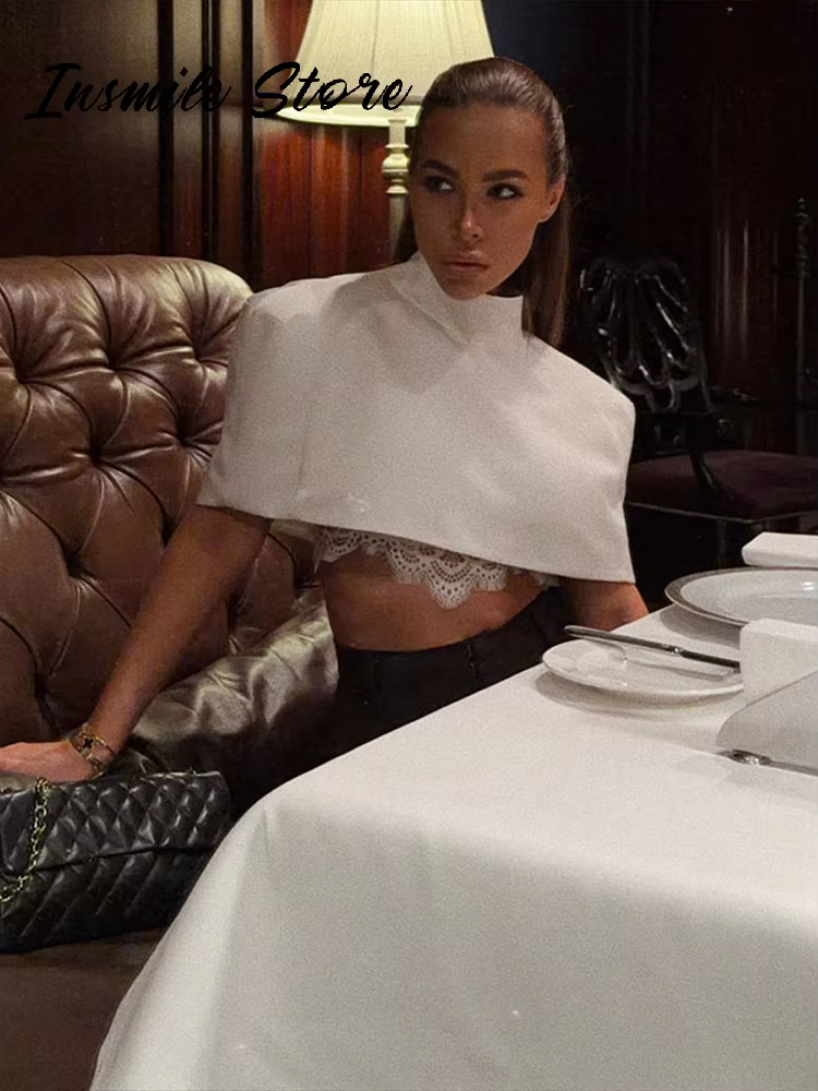 Haut court élégant pour femme