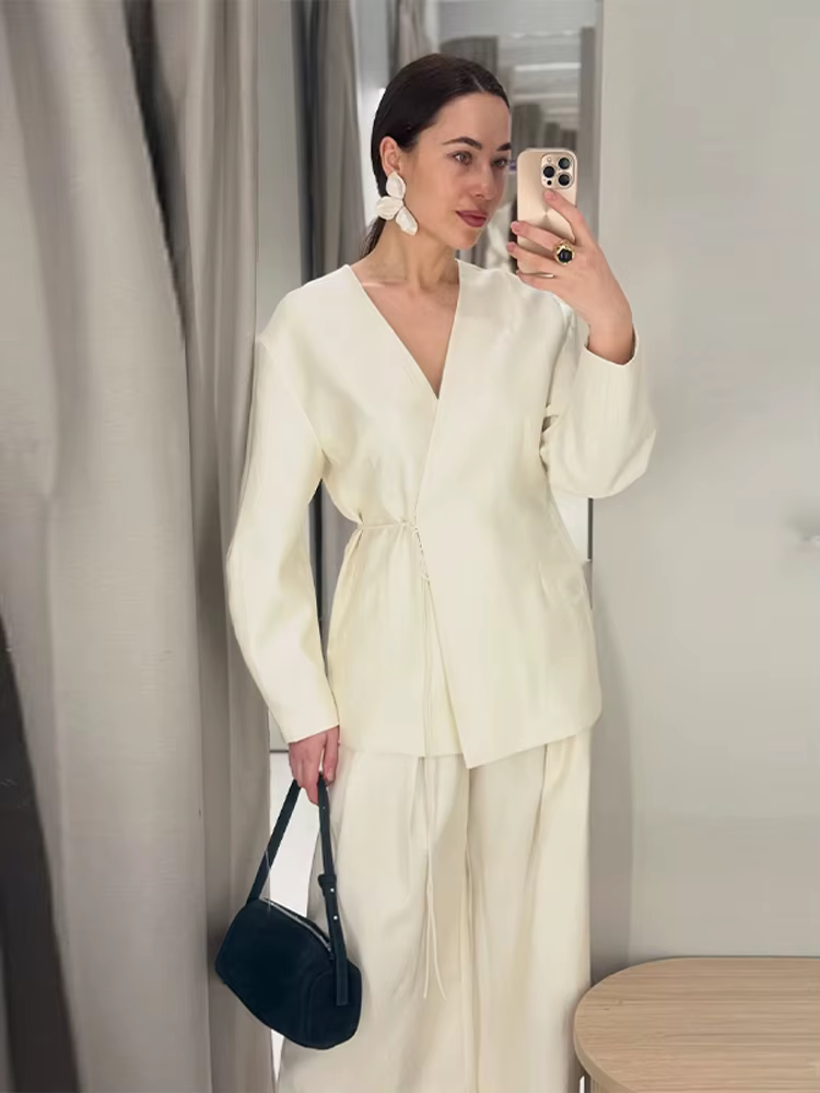 Ensemble élégant pour femme : veste ample unie à lacets et manches longues col en V