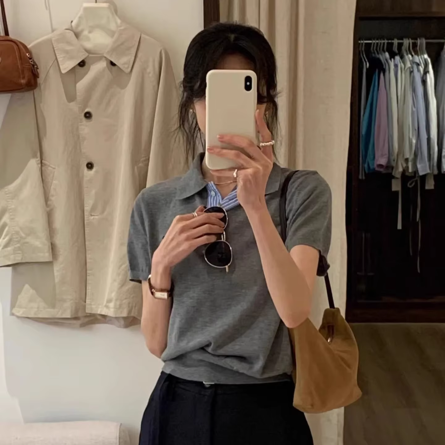 T-shirt gris à col polo tricoté à manches courtes pour femme