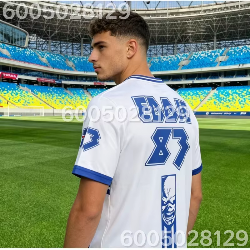 T-shirt imprimé de la série Maillots de football tendance