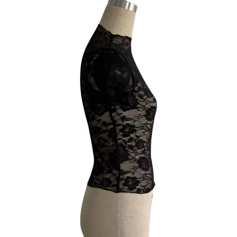 Nouveau T-shirt noir à col montant orné de dentelle, coupe ajustée, pour femme