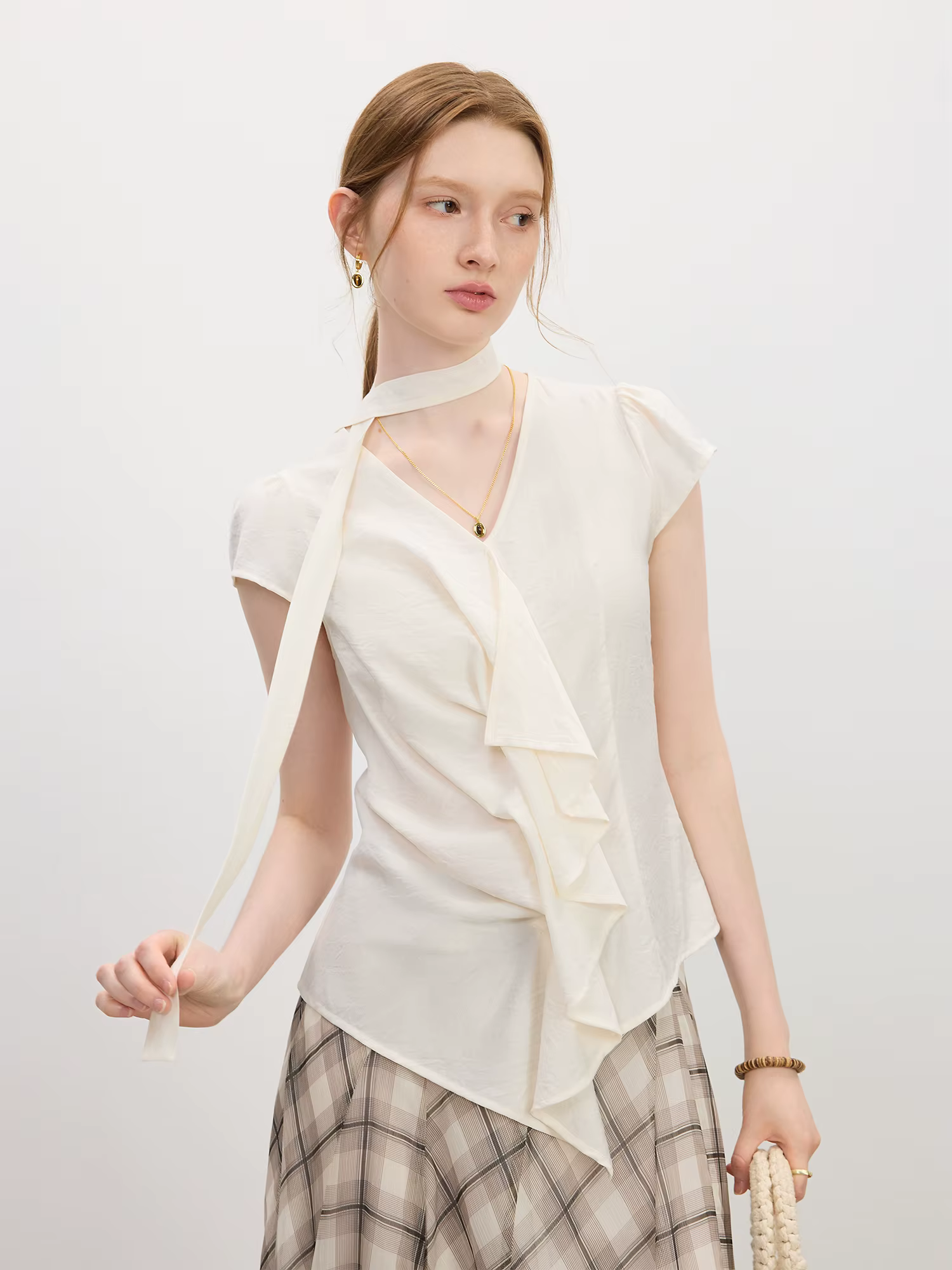 FSLE chemise à volants col en v pour les femmes 2025 été nouveauté tempérament élégant trajet manches volantes mince Chic haut 25FS12683