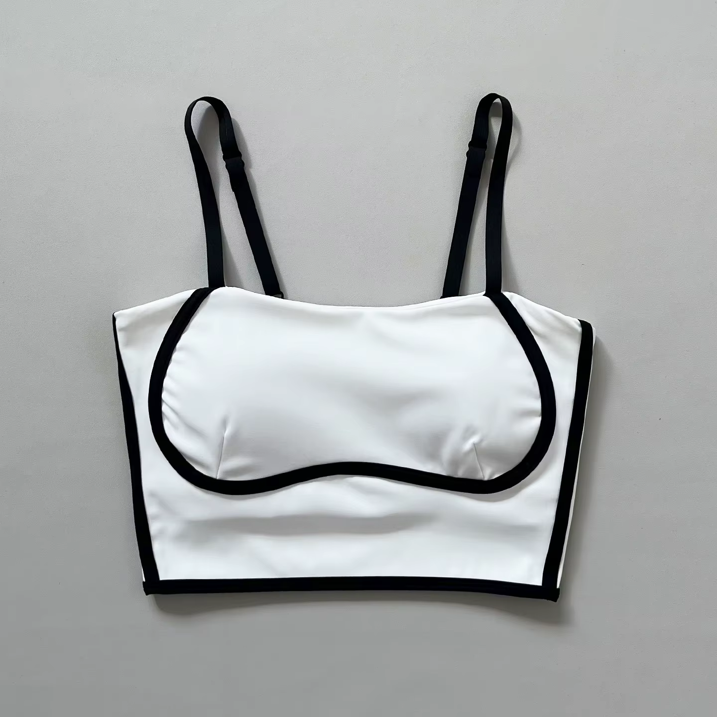 Nouveau débardeur de sport pour femme avec coussinets de soutien-gorge intégrés pour la course à pied