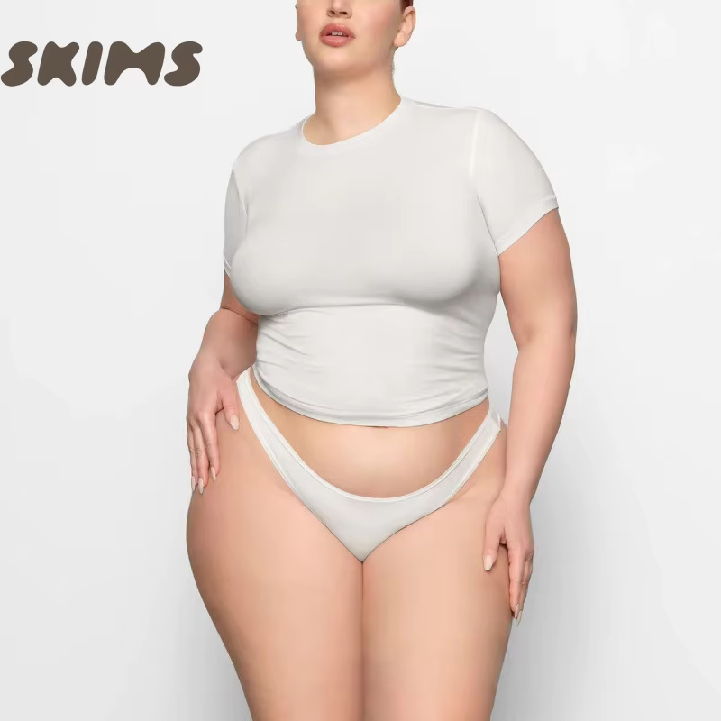 Skims T-shirt basique à col rond et manches courtes pour femme