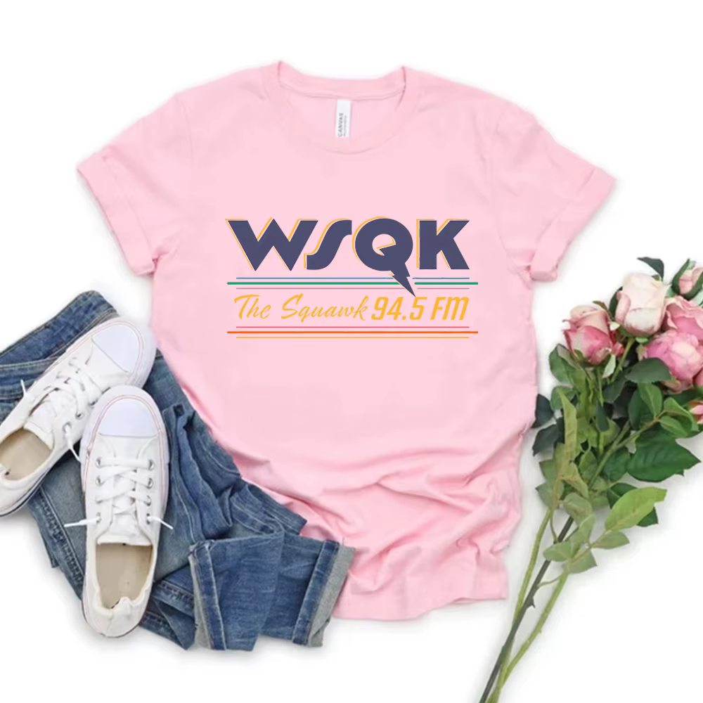 2026 WSQK The Squawk 94.5 FM T-shirt imprimé ST5 émission de télévision inspiré Dustin Henderson