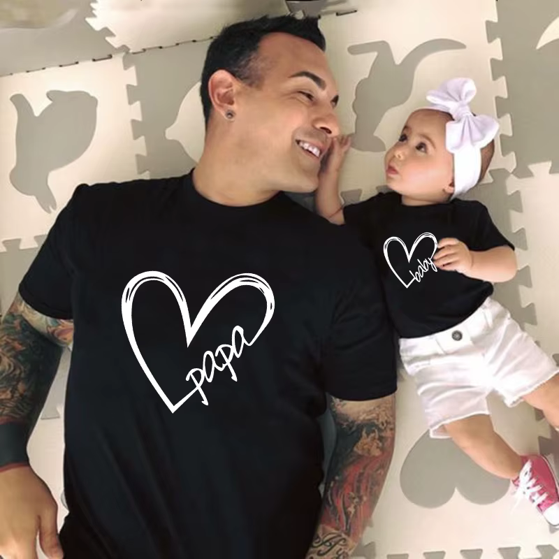 Tenues assorties amusantes pour la famille Papa Maman