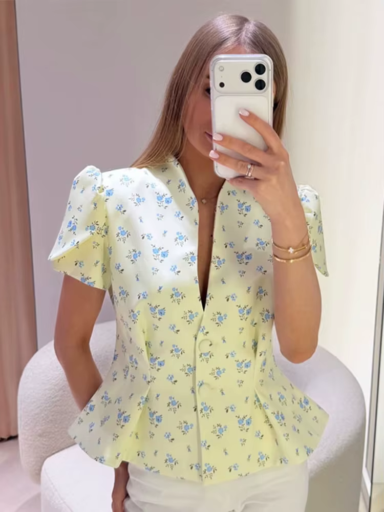 T-shirt Chic Femme Imprimé Manches Courtes Col V Boutonné Tunique Slim Top Féminin Été Streetwear 2026 Bureau
