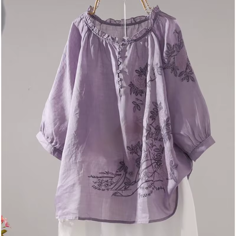 T-shirts à col volanté et boutons