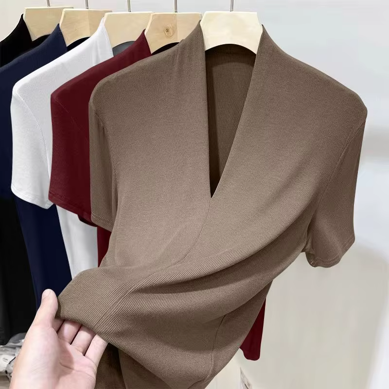 Nouveau haut à manches courtes fileté pour femmes