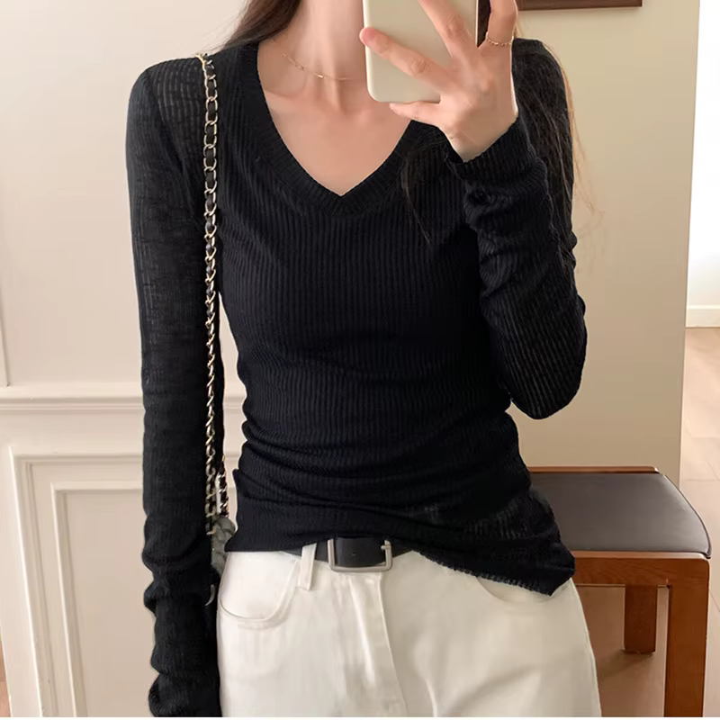 T-shirt à manches longues et col en V pour femmes