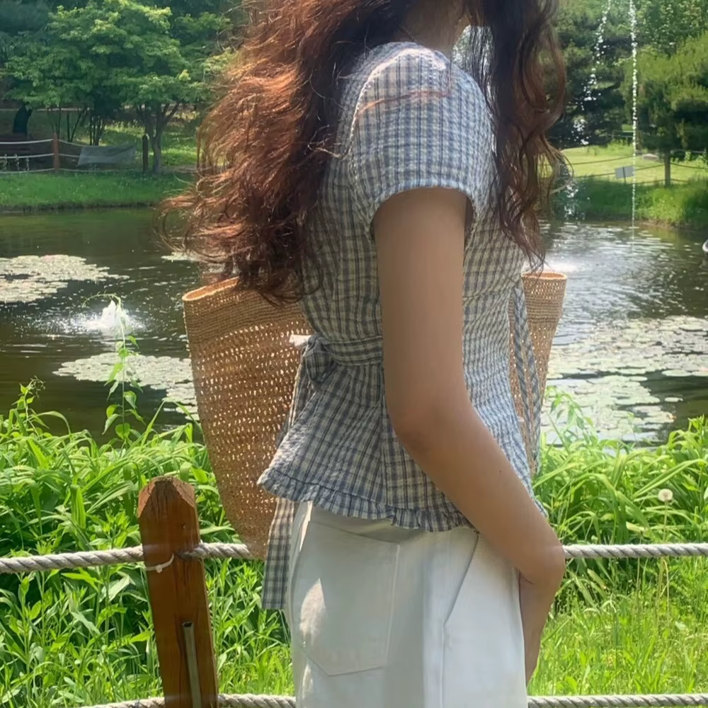 Chemise d'été chic coréenne avec bordure en dentelle