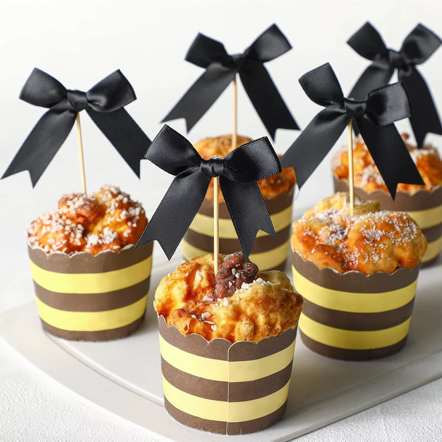 Décoration de Cupcake avec nœud en perles noires