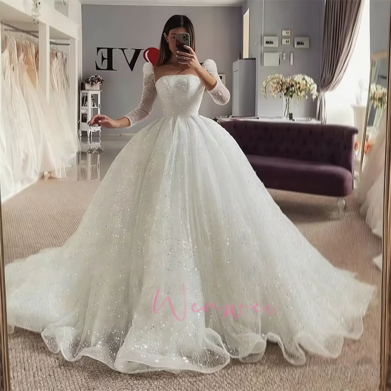 Robe de mariée moderne et élégante à col carré