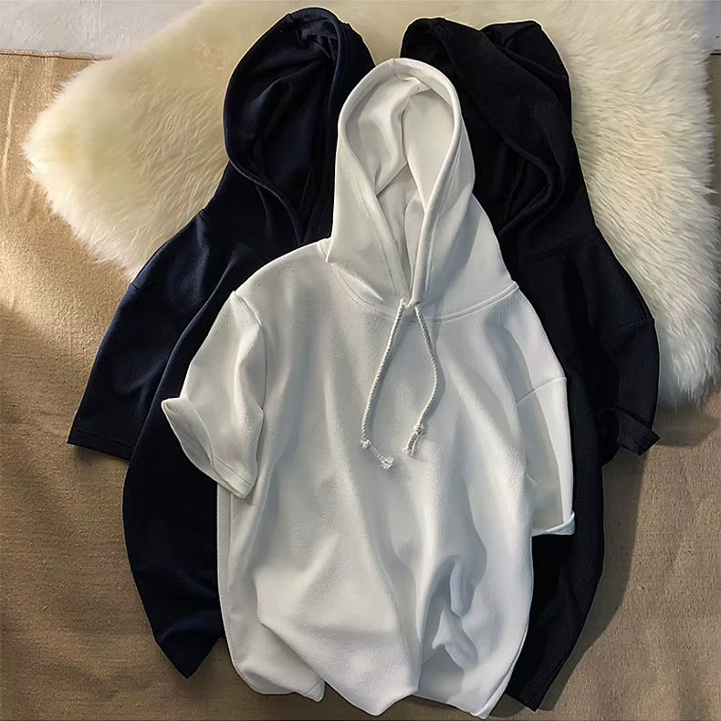 Sweat-shirt à capuche et manches courtes pour hommes