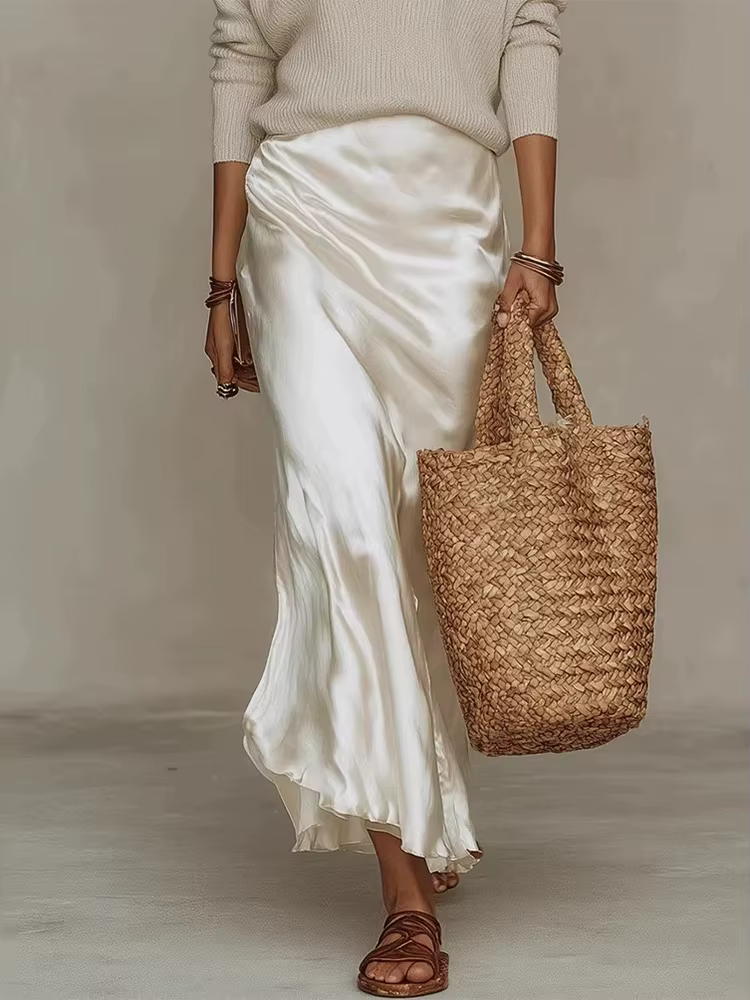 Robe en satin sans manches à col halter avec hauts tricotés