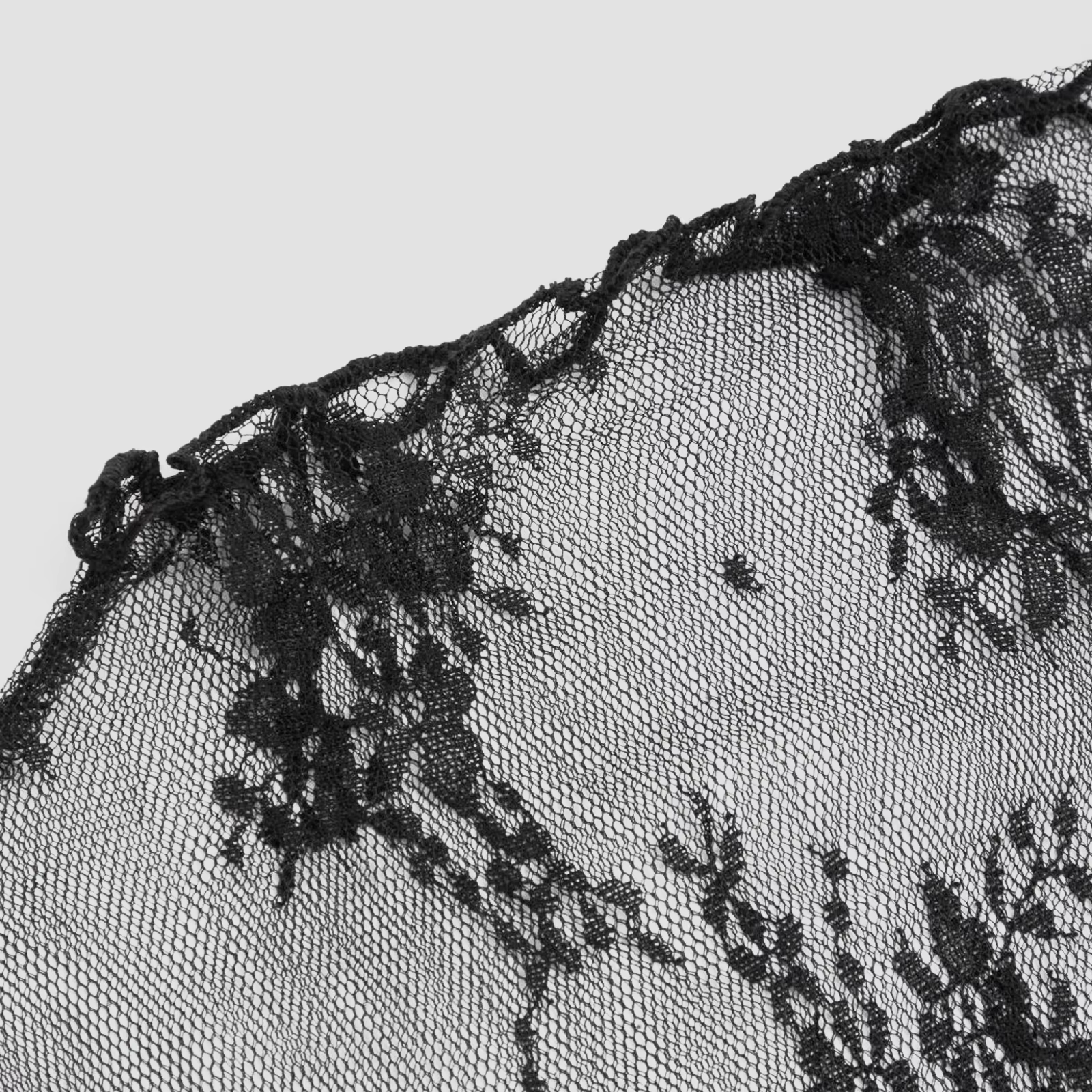 Haut ajouré en dentelle noire pour femme