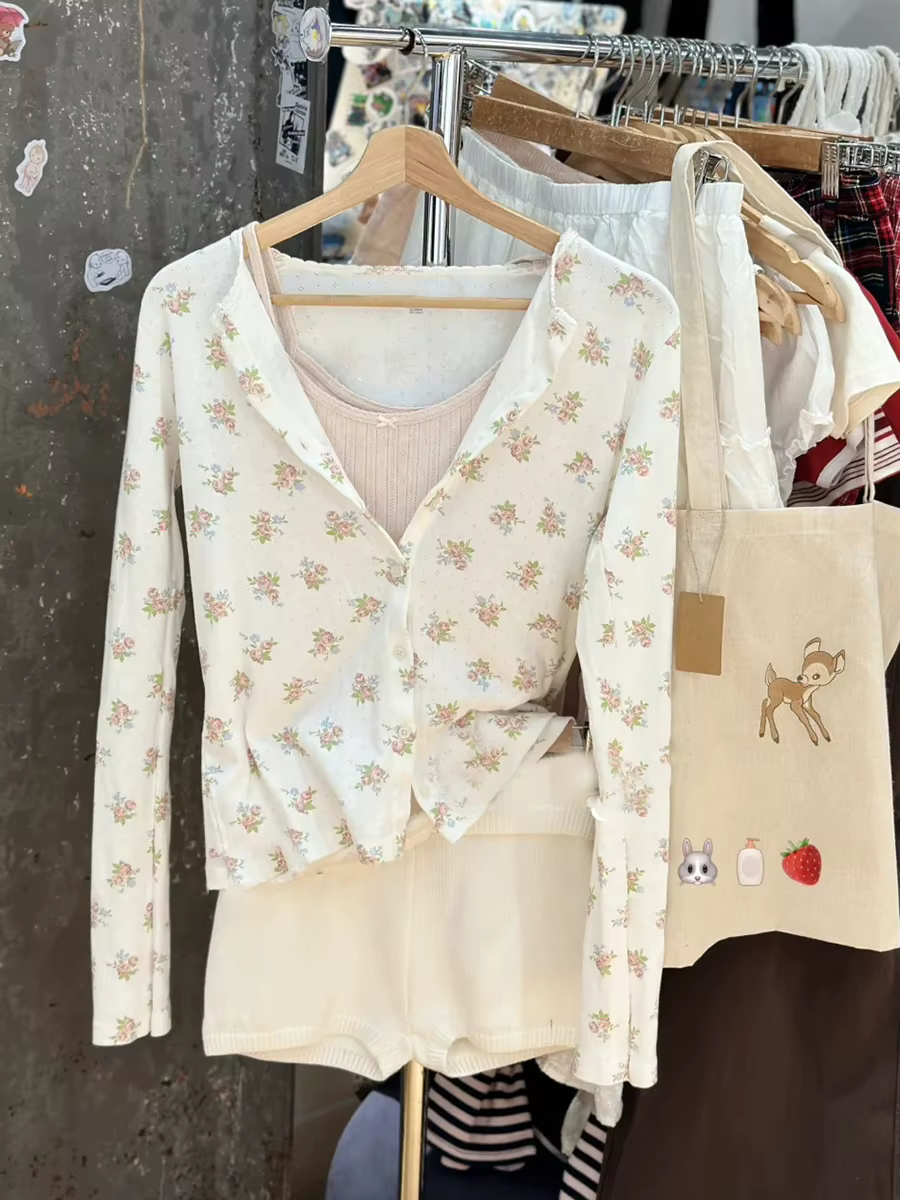 Oeillet imprimé fleuri mince T-shirt femmes Style Preppy col rond simple boutonnage coton à manches longues t-shirts mignon Vintage doux hauts