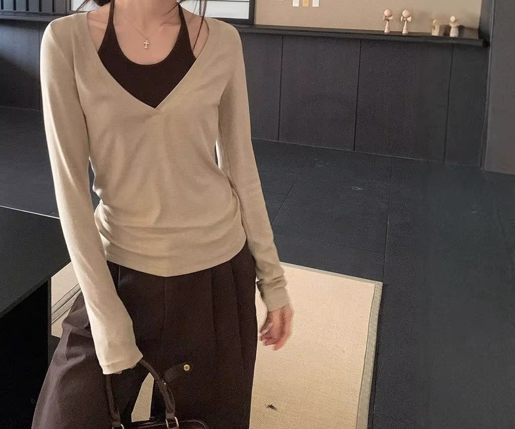 2025 T-shirt à manches longues pour femme au début de l'automne associé à une chemise de base et un haut