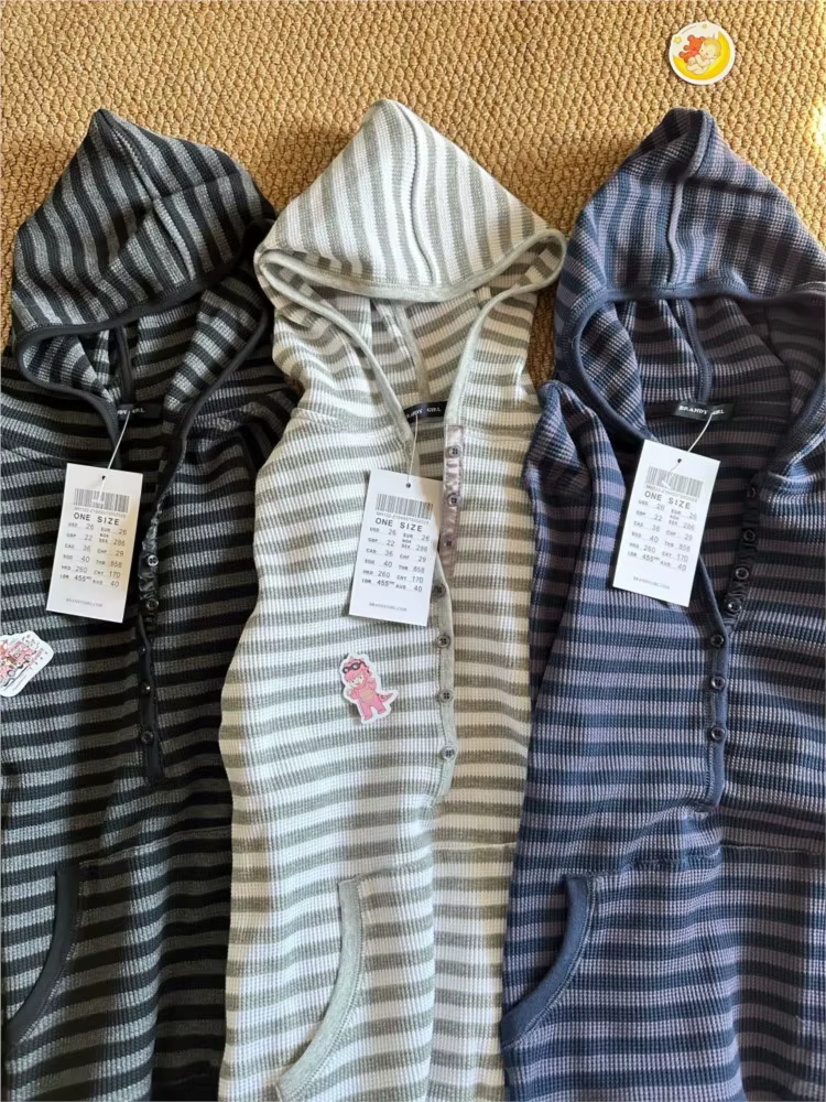 T-shirt à capuche gaufré pour femme