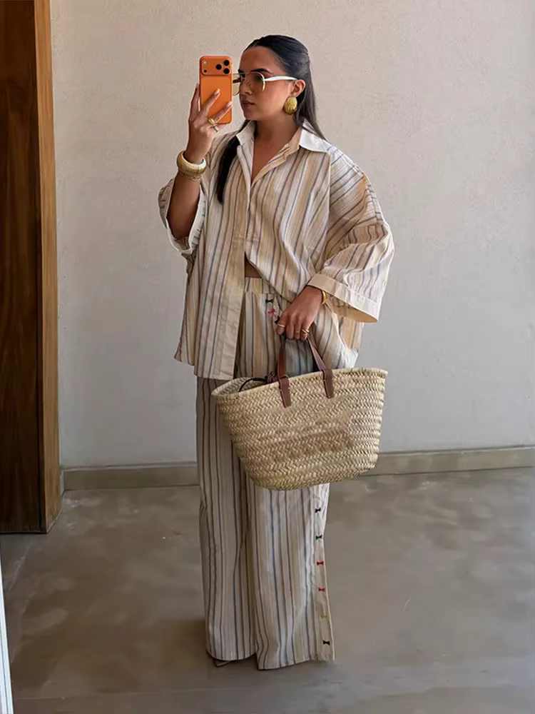 Ensemble chemise et pantalon à rayures
