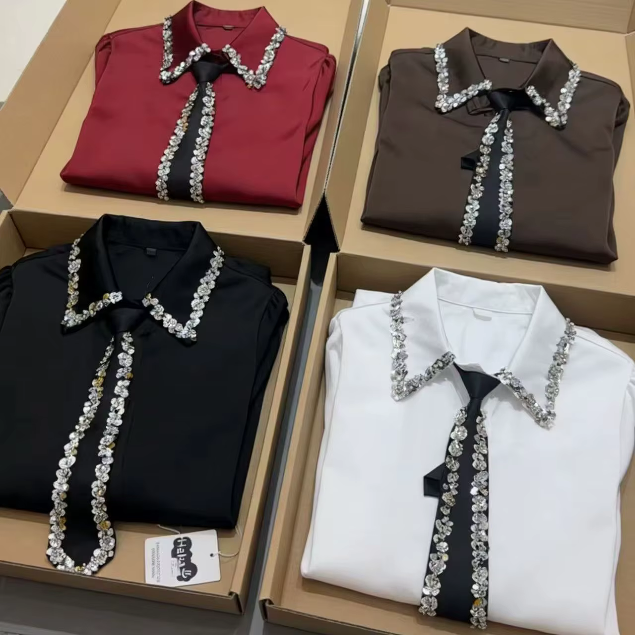 Chemisier blanc de luxe à sequins et cravate pour femme