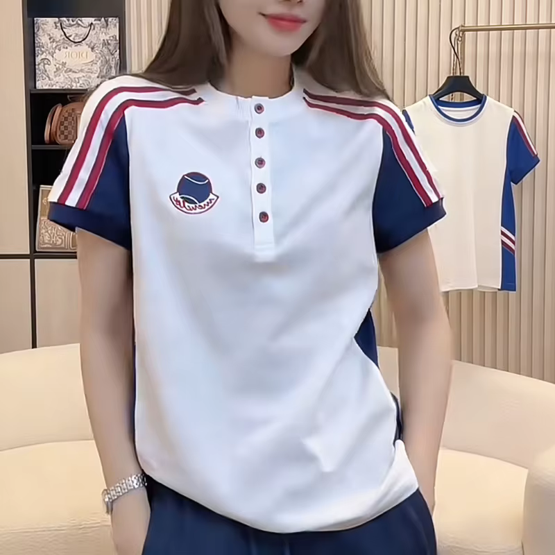 T-shirt de tennis preppy pour femme